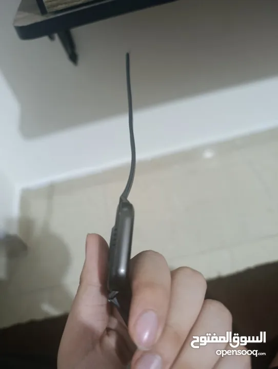ساعه ذكيه فيها كل مواصفات الاصليه
