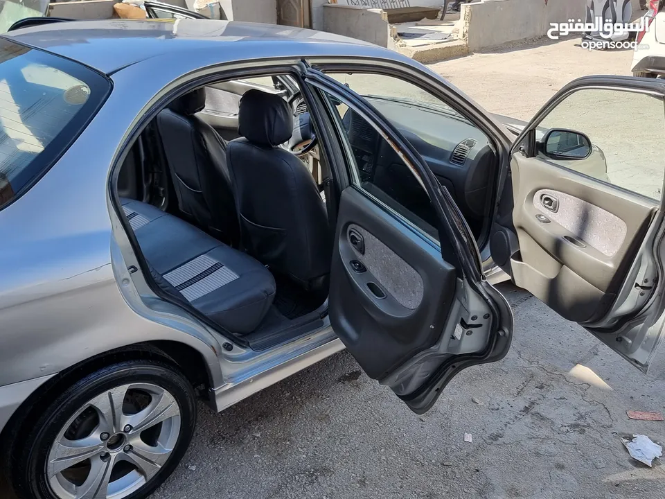 كيا سبيكترا 2001 بسعر 2400 جير عادي سياره نظيفه جدا  kia spectra 2001