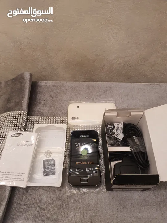 اجهزة مخزنة قديمة بالكرتونة لم تستخدم نهائيا مع كامل اغراضهم Samsung وNokia وmotorolla وغيرهم