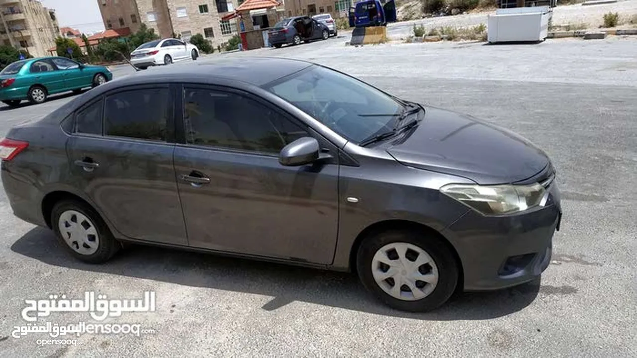 تيوتا ياريس 2016
