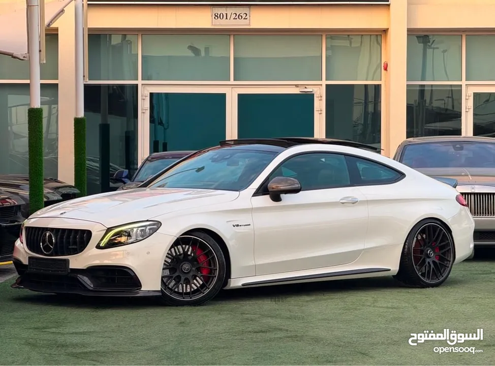 MERCEDES BENZ AMG C63s GCC 2019 Service history  perfect condition 5 buttons full option  Full carbo