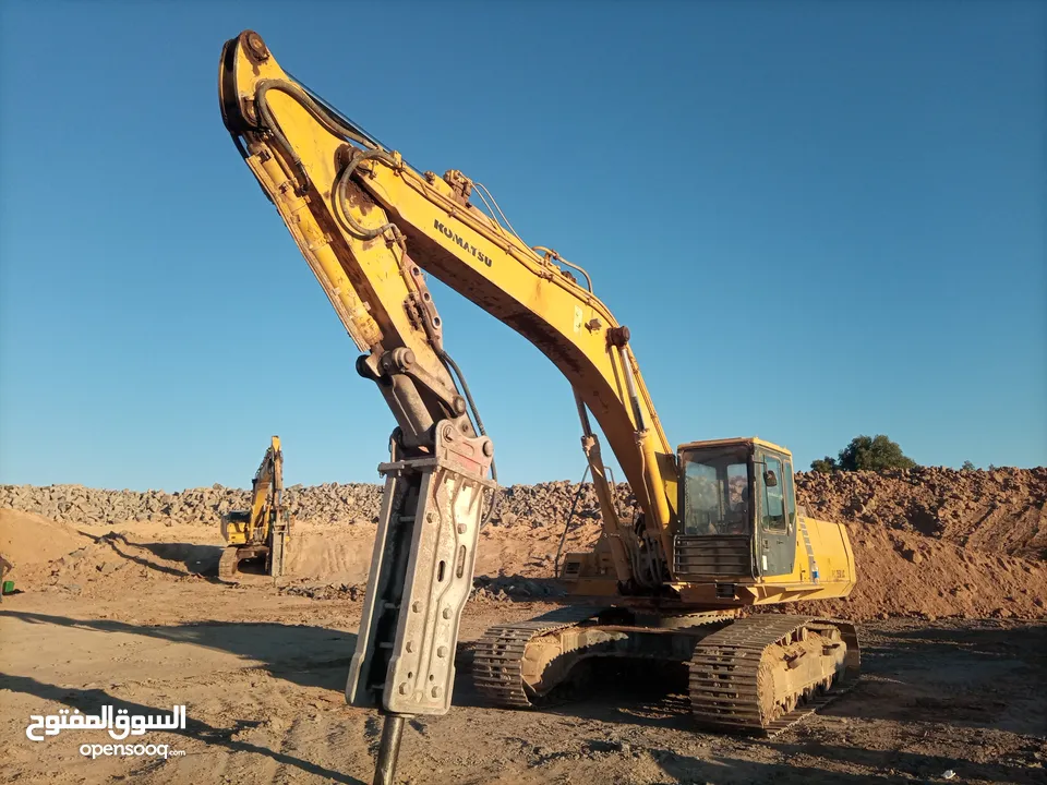 بلدوزر D8L +لودر 470 +حفارة 450 +حفارة 300 للإيجار