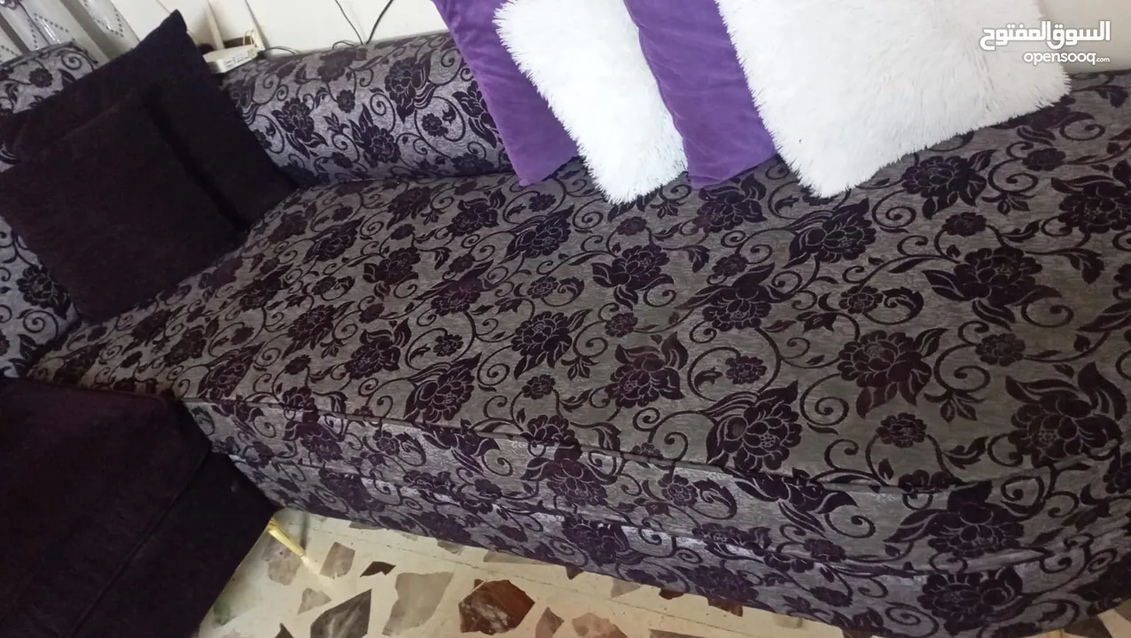 كنبيات  معيشة مستعمل للبيع بحالة جيدة خشب سويد واسفنج ضغط عالي عمان  كنبيات مستعملة للبيع