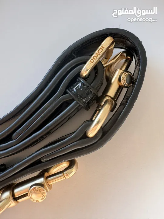 كوتش اسود لميع بقاعدة 18 سم مع بوكس