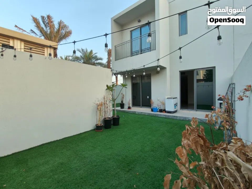 ثلاث غرف للبيع بأماره الشارقه بجانب ستي سنتر الزاهيه