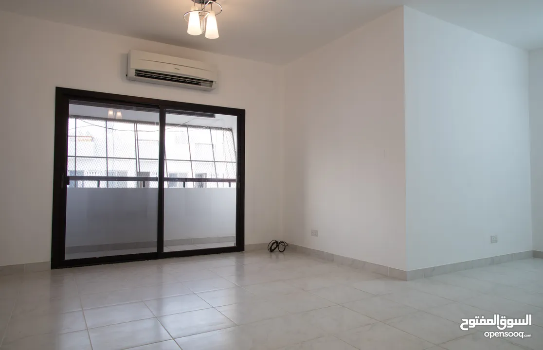 Spacious 3 Bedroom Flat with Split A/c's.