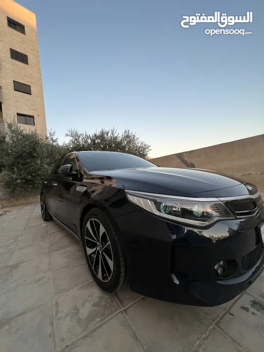 Kia k5 وارد كوري جميع الإضافات فل بكج ما عدا الفتحة  السيارة نظيفة مآلك واحد من الحرة فحص كامل