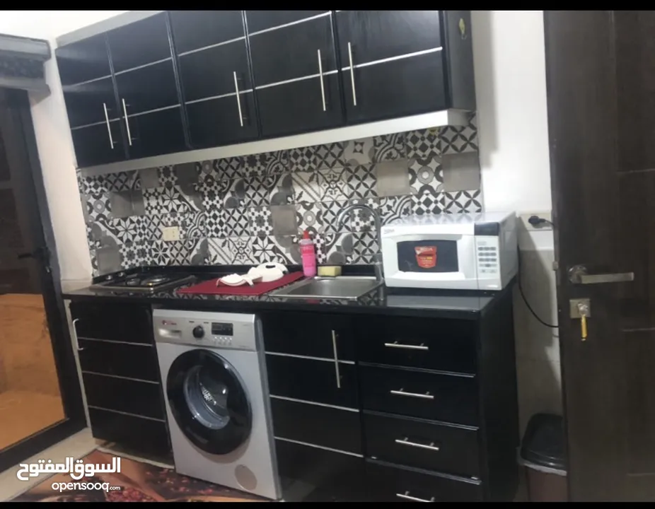 شقه وستوديو  مفروشه((تسويه)للايجار الشهري ب عبدون من الماللك