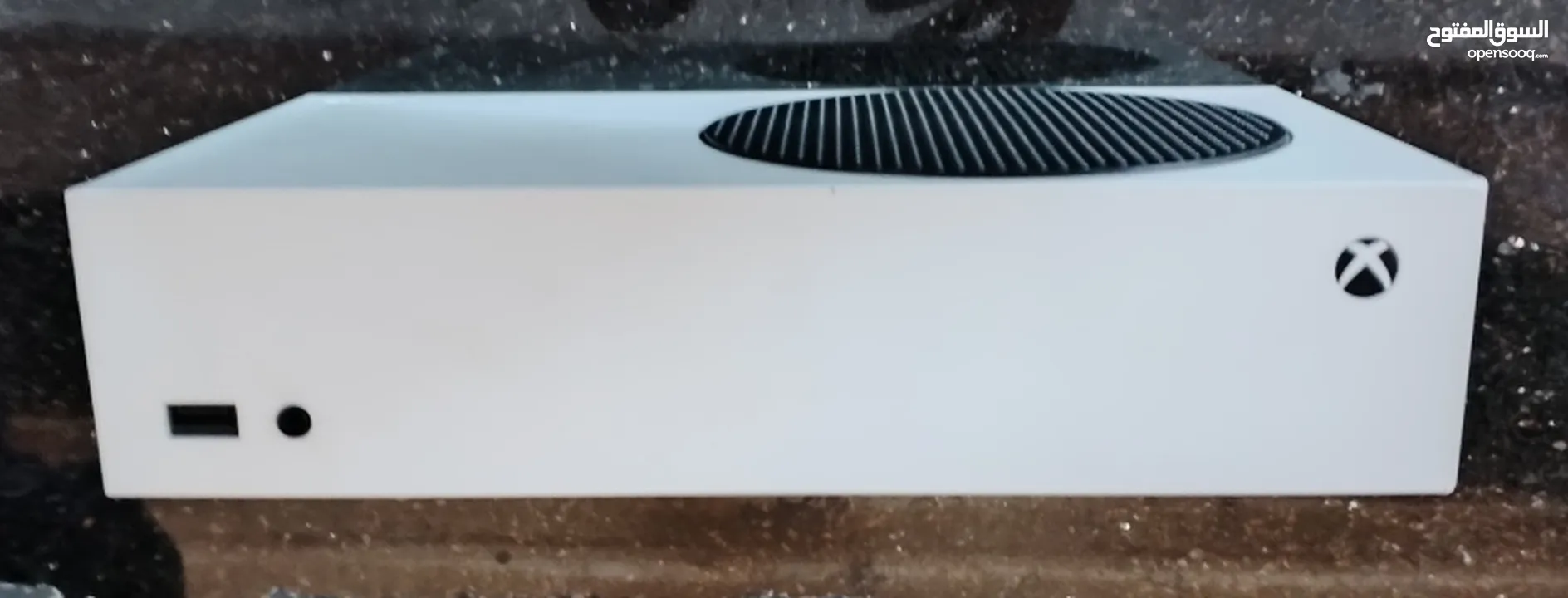 Xbox Series S و PS4 Slim للبيع بحالة ممتازة