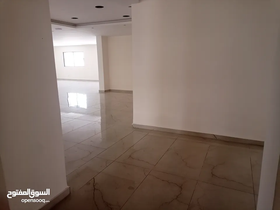 طابق كامل للأجار تجاري/ صناعات خفيفه مقابل مخابز جواد على الأتوستراد مباشره