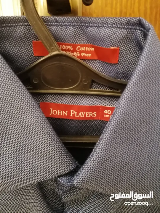 قميص اجاني من بريطانيا غير ملبوس نوعه john players مقاس M او 40 قطن 100% بسعر مغري ، الموقع عمان