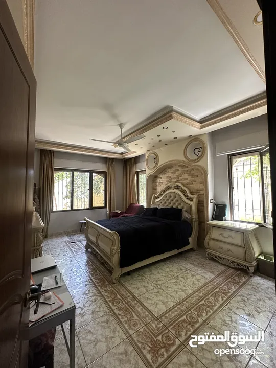 فيلا للإيجار/ للبيع بإطلالة جميلة جدا Villa for rent/sale with beautiful views and amenities!