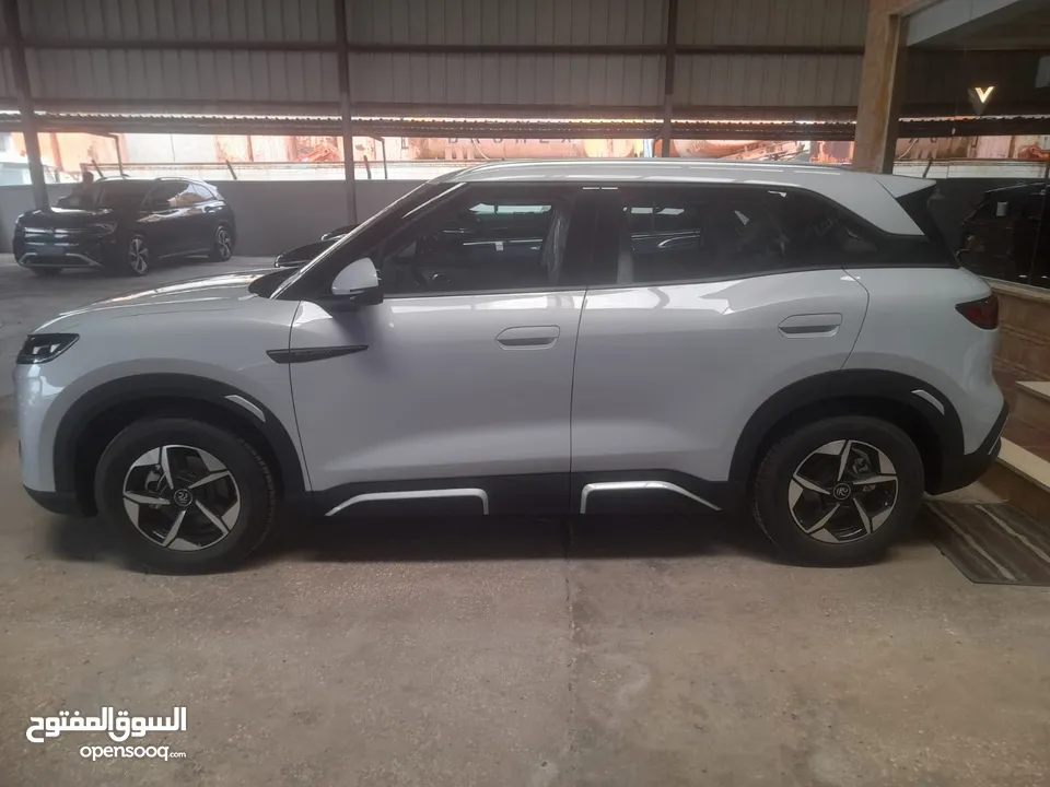 جيب عائلي يوان أب.فل اضافات.بانوراما.بطارية 45K.مدى 405Km.زيرو.كفالة 6 سنوات.حرة/رديات ضريبية