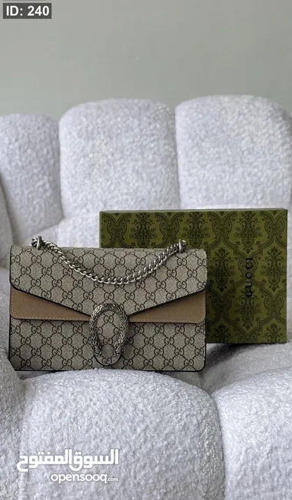 مجموعة متنوعة من الشنط والكزادين الجديدة