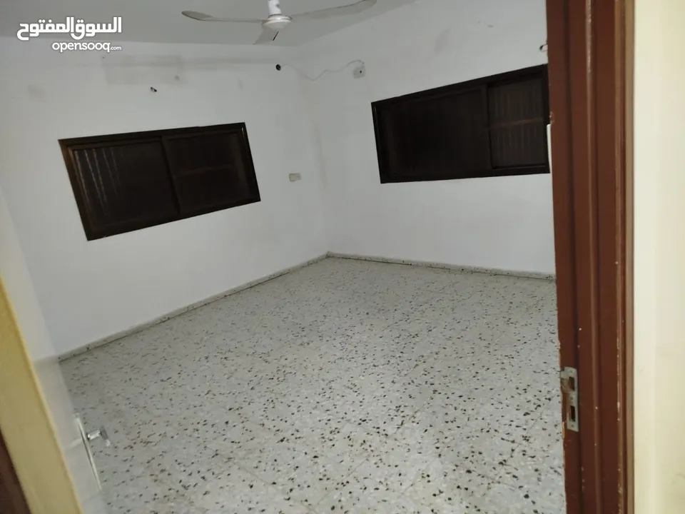 شقه للايجار طولكرم الخير الشرقي
