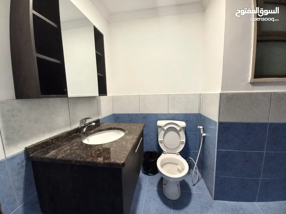 Unfurnished Apartment For Rent In Um Uthaina  ( Property 33614 )-174822510