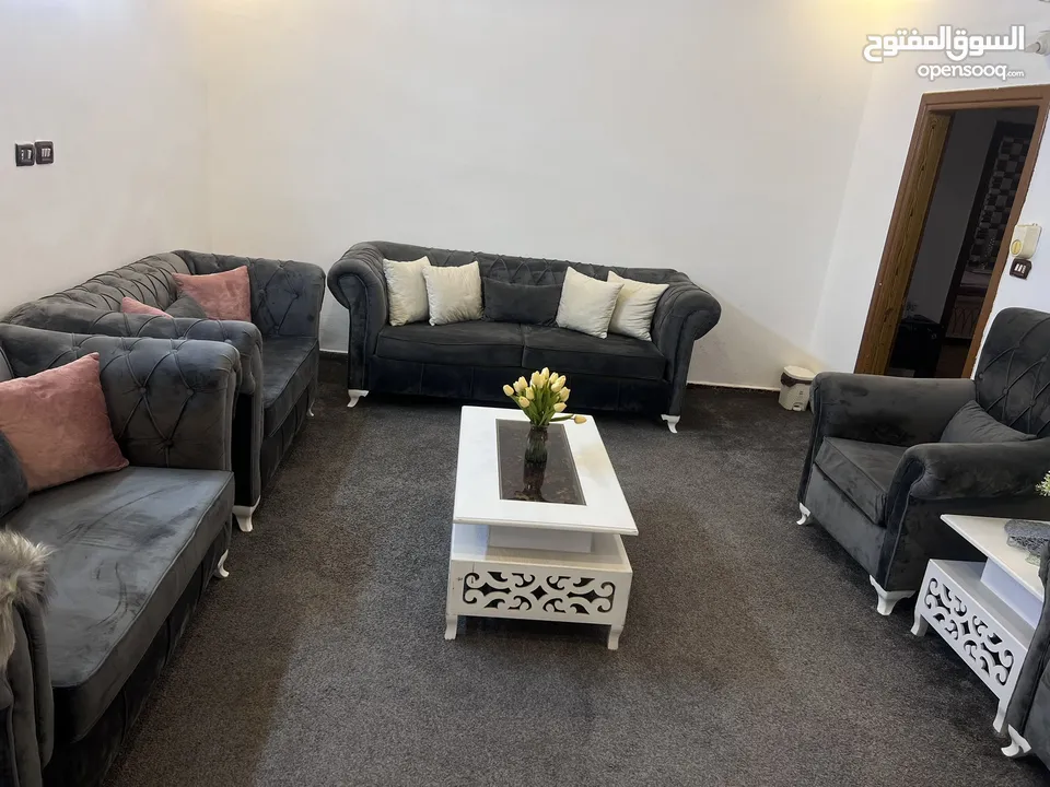 طقم كنب جديد قعدته مريحه خشب زان قابل للتفاوض