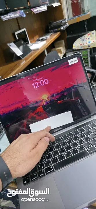 شاشة ماك بوك macbook screen