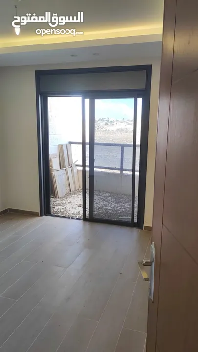شقة جاهزة للسكن بالريحان مع مطبخ وديكورات وبناء حديث