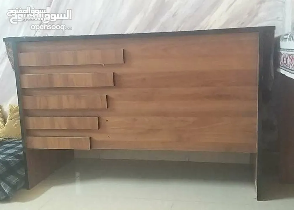 مكتب + كنبتين + استناند احترافي + اناره + طاولات خشب + مكنسة كهربا للبيع بسعر حرررق