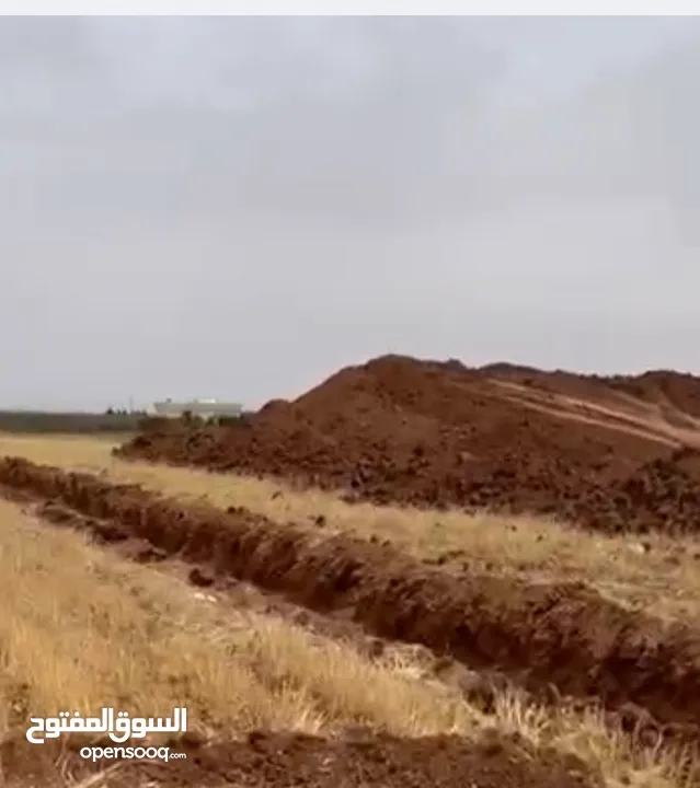 تراب احمر نضيف زي الحنه طريق المطار