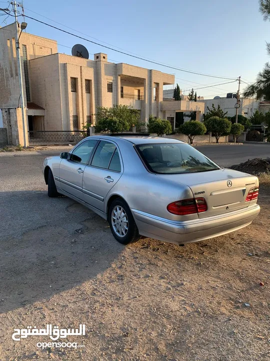 مرسيدس E200 classic موديل 2000