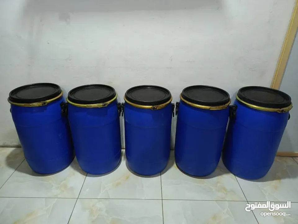 براميل بلاستيك نظاف جدا للبيع