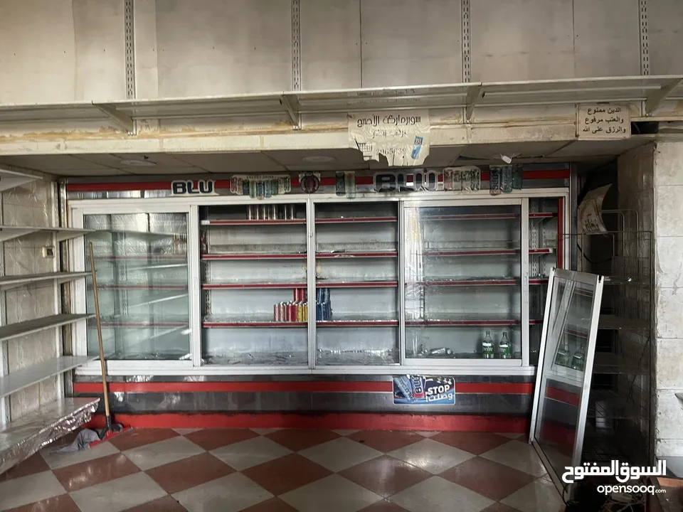ثلاجة عرض للبيع بحالة ممتازة