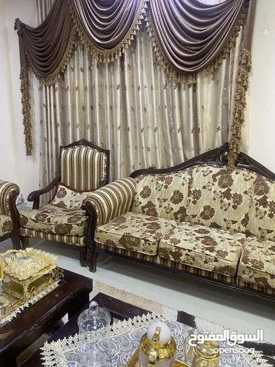 كنب ومطبخ للبيع مع برادي