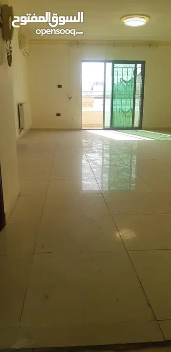 شقة سوبر ديلوكس ط 3  خلدا 177 م  خلف مطعم ورد