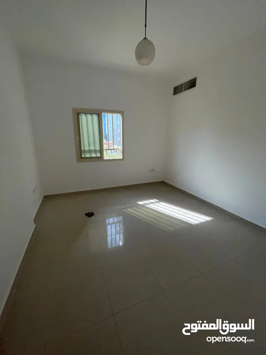 شقة للايجار  في  عجمان      في النعيمية   3    بسعر   ممتاز    جدا   جدا