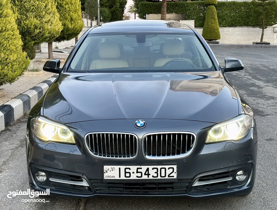 BMW 520i موديل 2016 بوضع الشركه مالك اول استعمال خفيف جداً