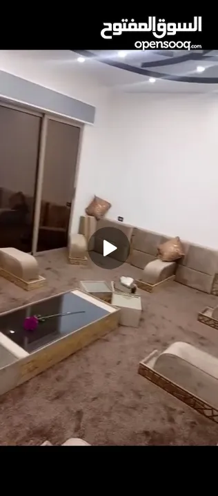 مجلس عربي فاخر 7مساند 8 مراكي مع ستنادهم 8 طاولات صغار ووحدة وسط بسعر مغري 250 ومع عازل وموكيت 400
