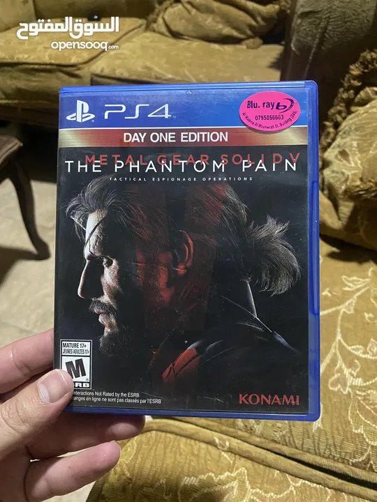 مع 8 سيديات وثلث ايدين وجميع ملحقاتهPs4