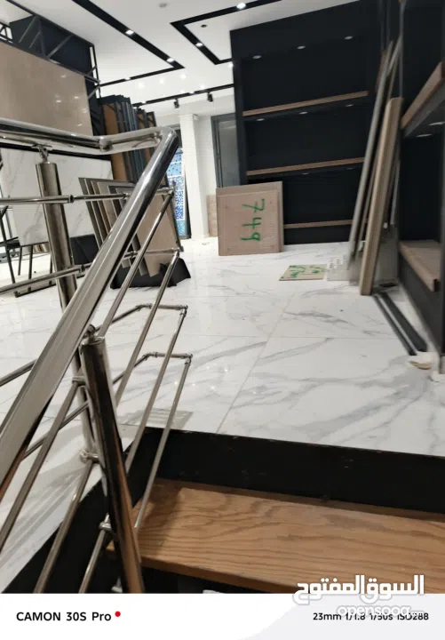 شروات بلاط مشكل داخل معرض للبيع بسعر مغري جدا وشاور حمام زجاج مع ارضيه جديد للبيع