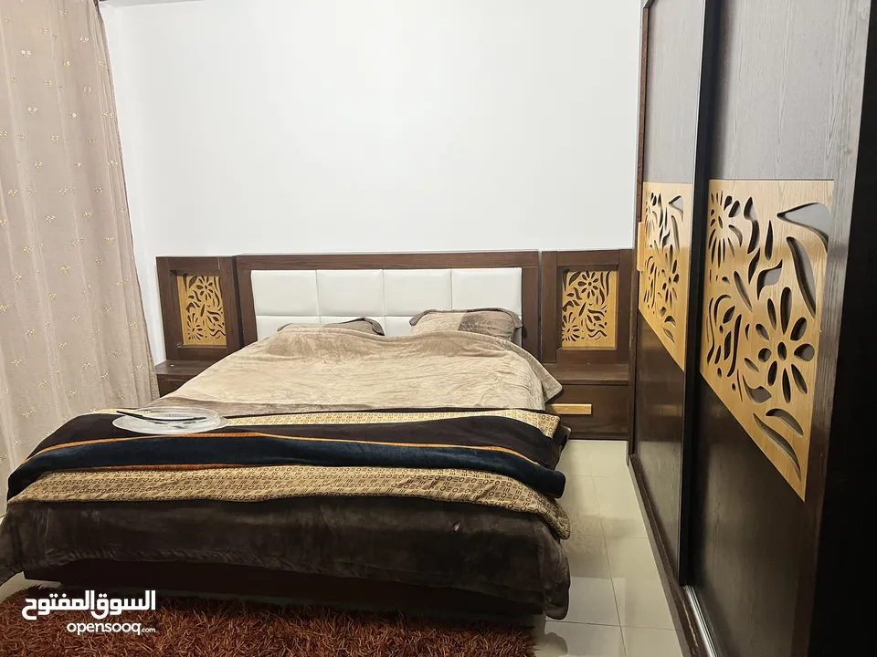 توجد الشُقة في عمارة الكريم الماصيون بجانب محطة الهدى للمحروقات - شارع فندق جراند اوشن