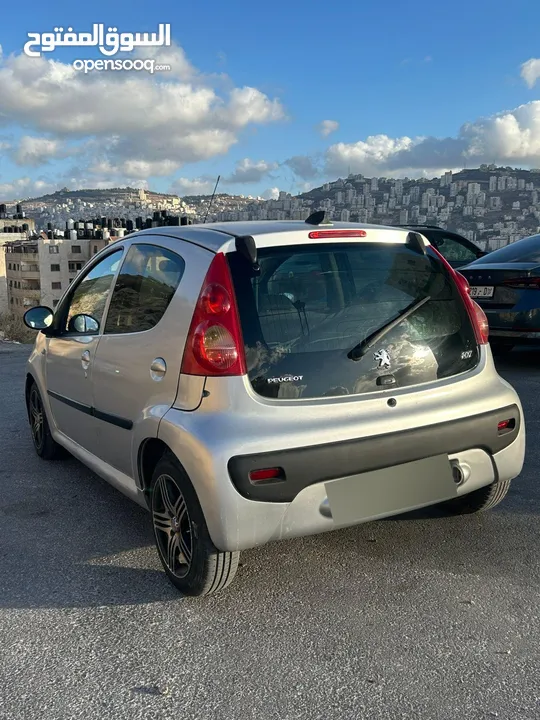 بيجو 107 .