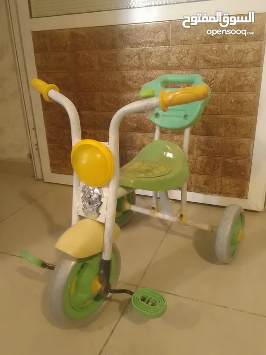 بسكليت بحاله ممتازه لعمر 3 سنوات