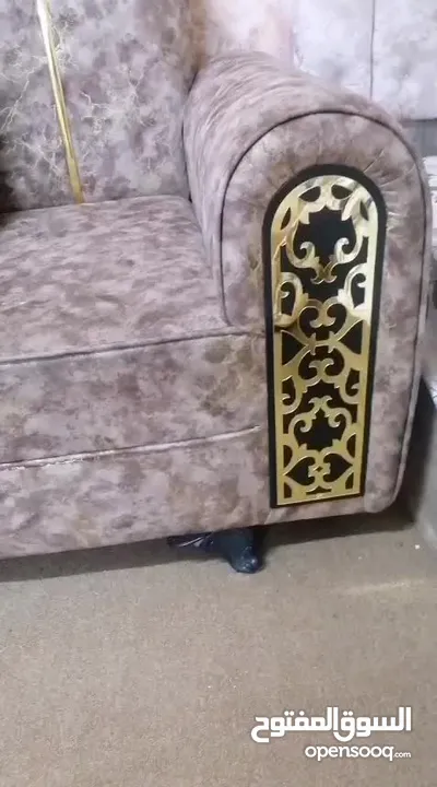 طقم كورنر أنيق وحديث تسع مقاعد بحالة جيدة جدًا