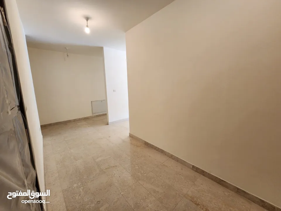 شقة فارغة للبيع في منطقة الدوار الرابع ( عدد 2 ) ref : 14339