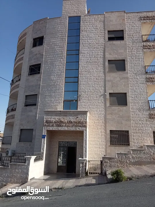شقة شبه جديدة للبيع