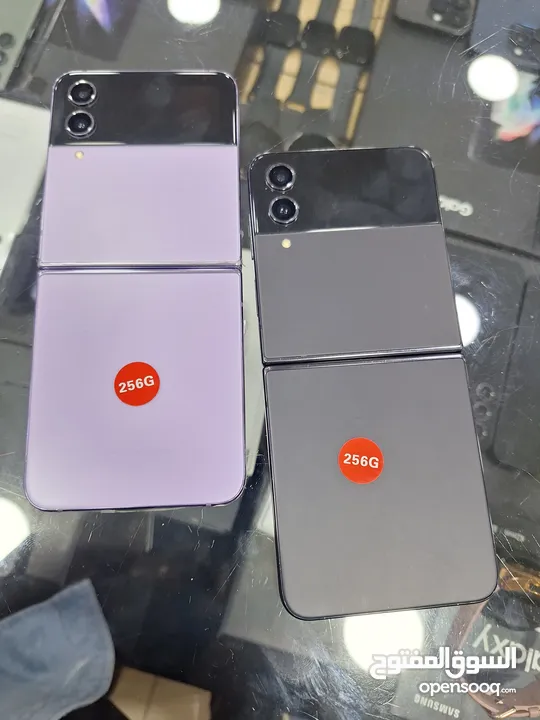 Samsung Z flip 4 256GB    بسعر مميز بحالة الجديد