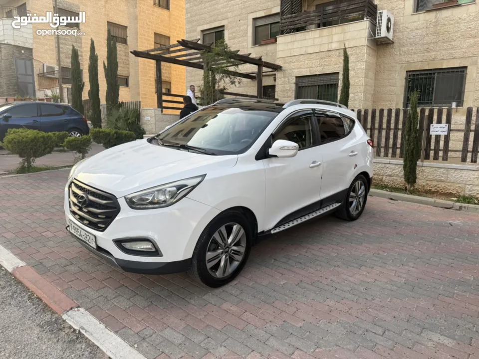 توسان ترخيص 2014 فل مع فتحه وبصمه رخصه وتامين شامل