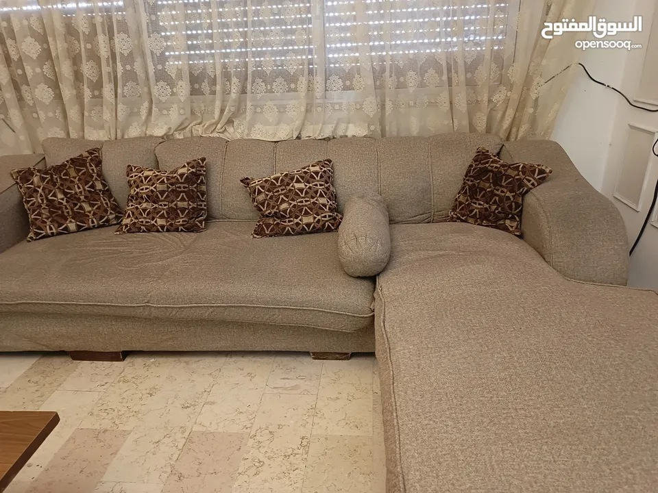 طقم كورنر 7 مقاعد مع طاولة و 3 طاولات سيرفس