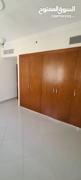 55,000 درهم سنويًا 3 غرف (إحداها ماستر) + صالة و3 حمامات بإطلالة بحرية خلّابة ، قريب من مخرج دبي