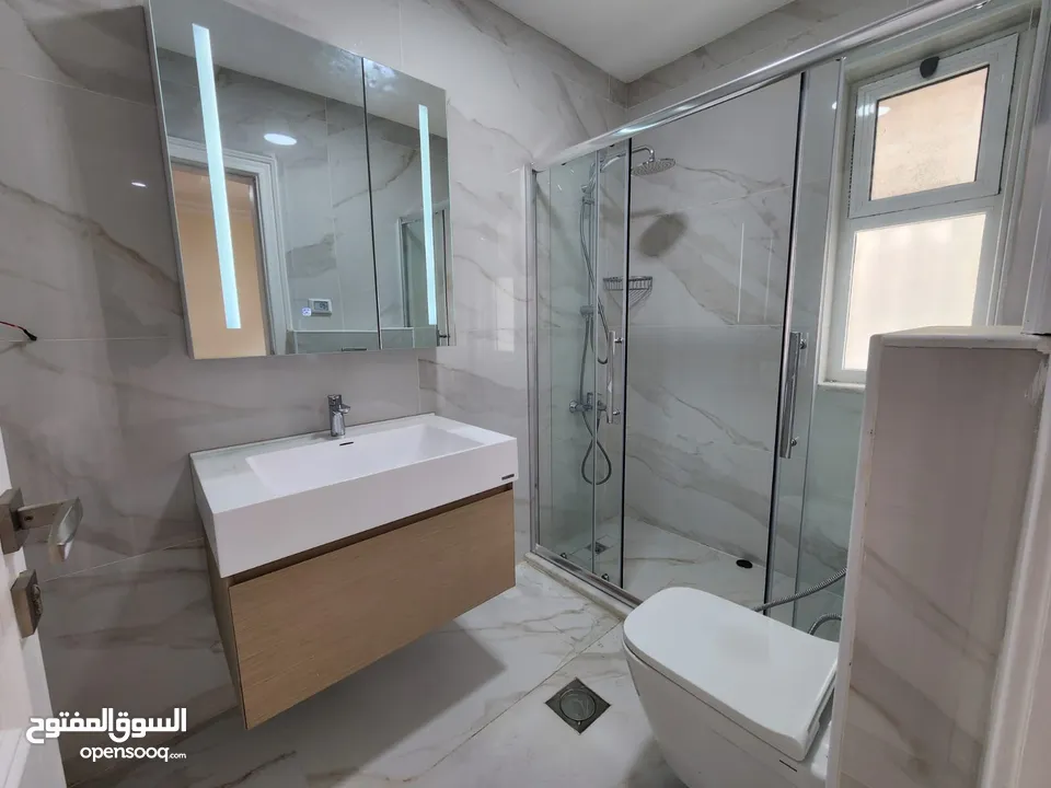 فيلا متلاصقة فاخرة للبيع أو للإيجار في الصويفية - ref : 14472
