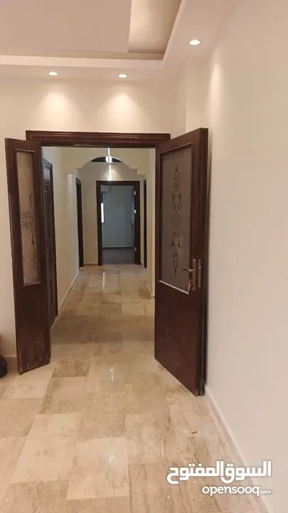 شقة مساحة 220م مميزة جداً للبيع طابقية كل طابق شقة / اسكان المهندسين مقابل منطقة حي الصحابة