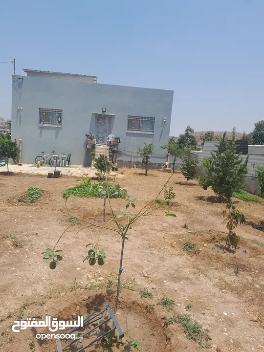 بيت للبيع مع حديقة موقع هادئ وجميل