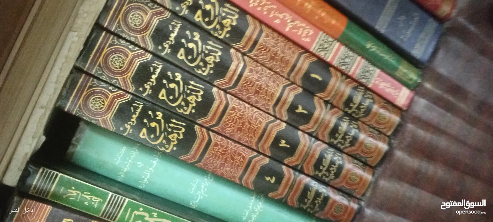 كتب كثيييير للبيع طبعا ما قدرت اصورهن كلهن