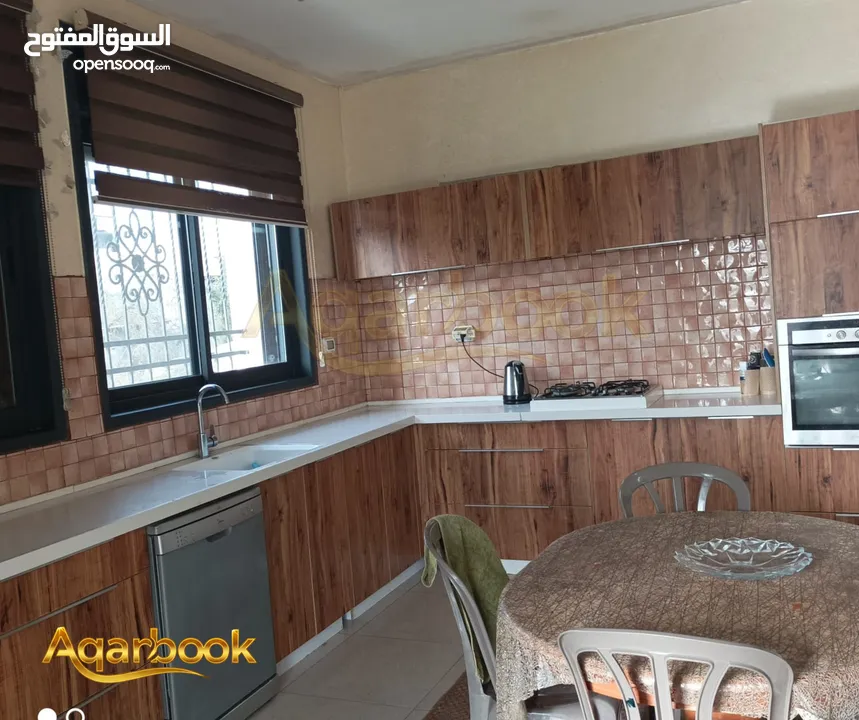 بيت مستقل مع مساحة خارجية للبيع رافات – قرب صيدلية يامن